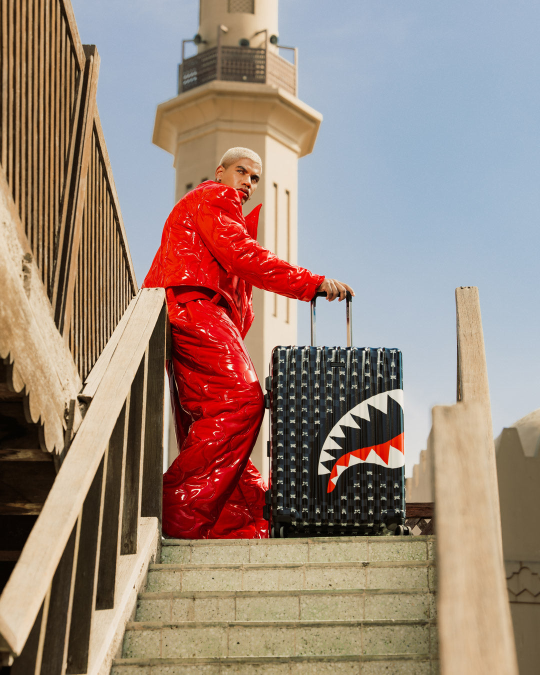 SHARK MOB HIDEOUT FULL-SIZE LUGGAGE