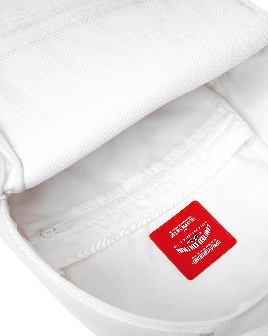 AMERICAN AIRLINES MAXIMUM ALTITUDE BACKPACK (WHITE)